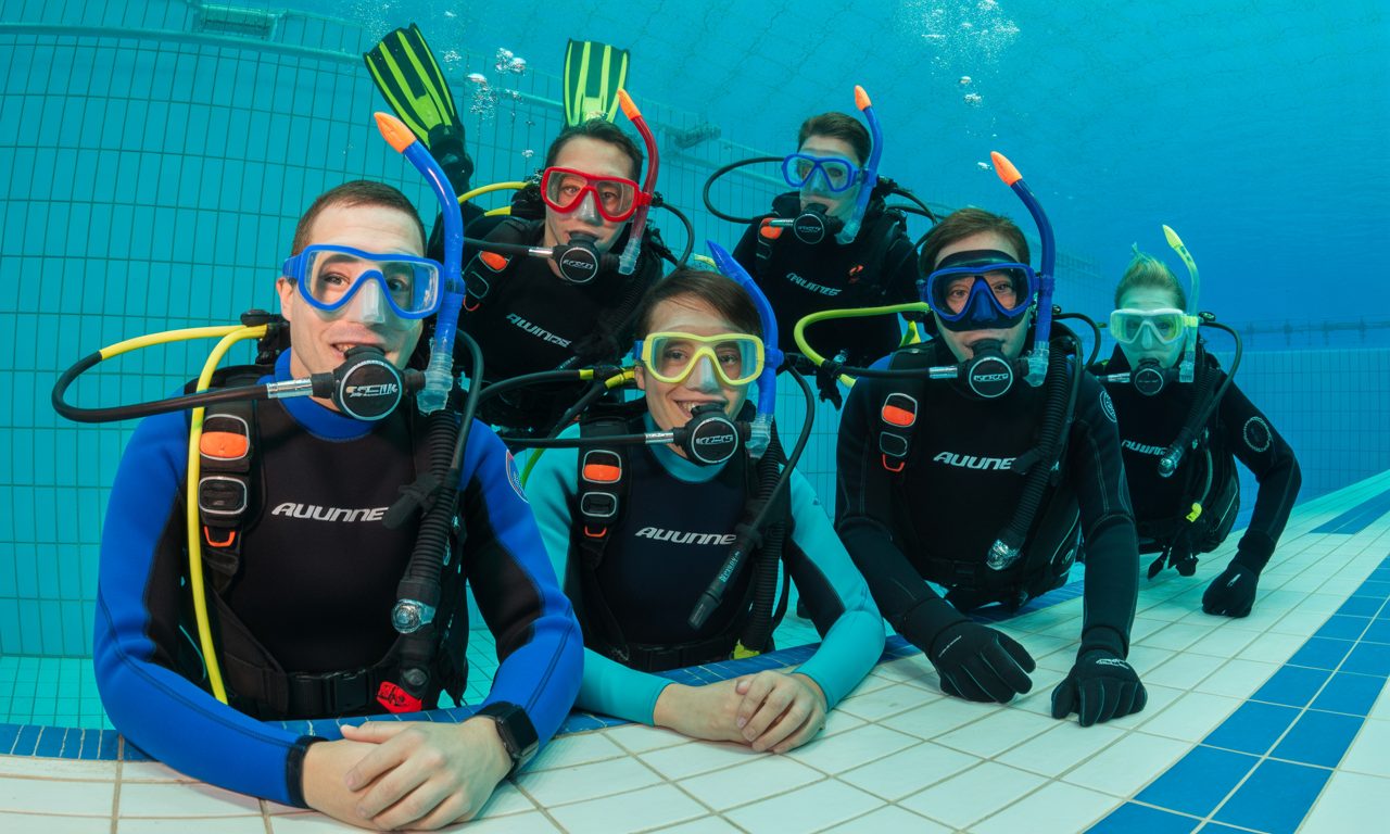 découvrez palmes en délire, votre club de plongée à vénissieux près de lyon. initiations, formations tous niveaux et sorties conviviales pour explorer le monde subaquatique en toute sécurité !