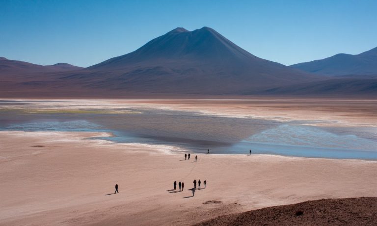 découvrez combien prévoir pour un voyage au chili, du désert d'atacama jusqu'à la patagonie, avec des conseils pour gérer votre budget efficacement.